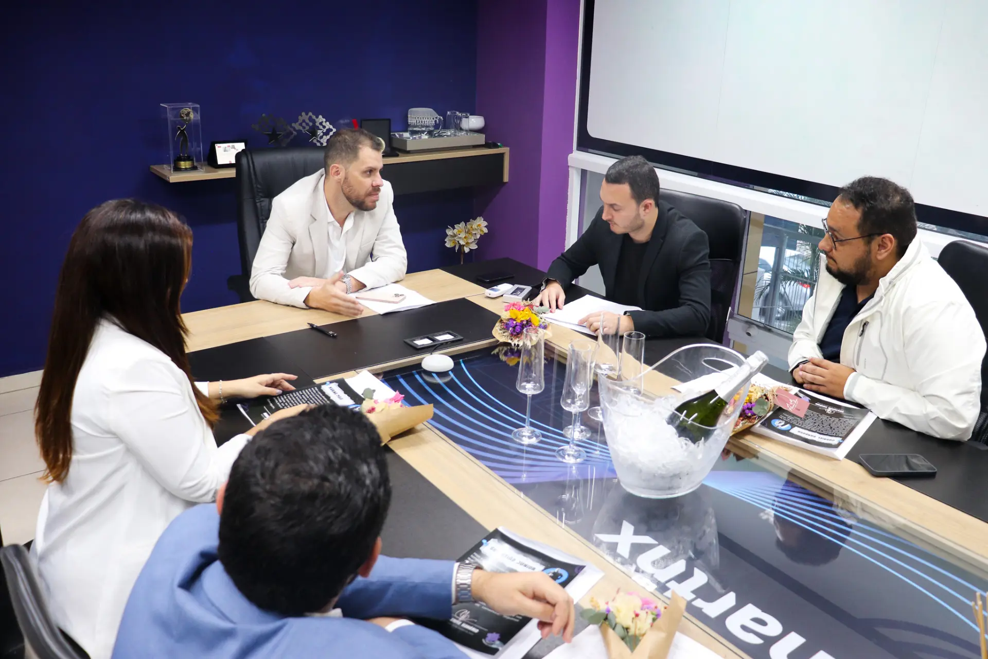 Equipe Smart NX em reunião estratégica